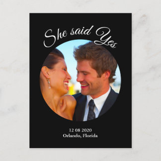 Postal De Anuncios Ella dijo Sí Foto moderna Save the Date - negro