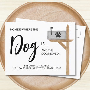 Postal De Anuncios En casa es donde el perro está mudando.