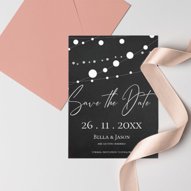 Postal De Anuncios Encendido de cadenas de cartuchos Boda Guardar la  (Chalkboard String Lights Wedding Save The Date Announcement Postcard)