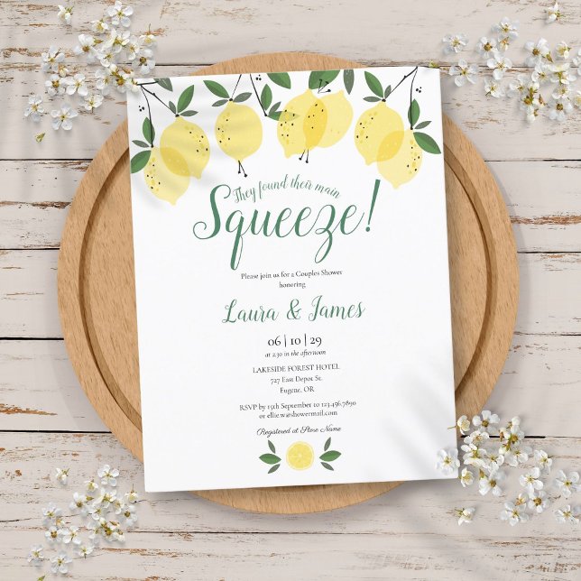 Postal De Anuncios Encontraron Su Principal Squeeze Lemon Brillante (They Found Their Main Squeeze Lemon Bridal Shower Announcement Postcard)