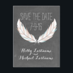 Postal De Anuncios Feathers   Chalkboard Wedding Save The Date<br><div class="desc">Una boda salva la postal de fecha con un ilustracion de plumas. El fondo está inspirado en la pizarra. Personalice el texto.</div>