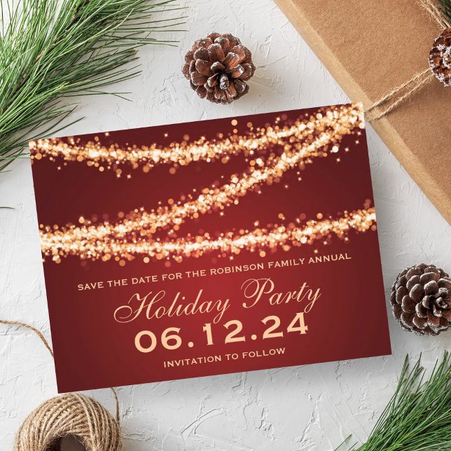 Postal De Anuncios Fiesta de vacaciones Guarde la fecha Luces de cade (Holiday Party Save The Date Gold String Lights Announcement Postcard)
