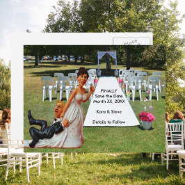 Postal De Anuncios Figuritas de Novia Arrastrando al Novio Marrón y R