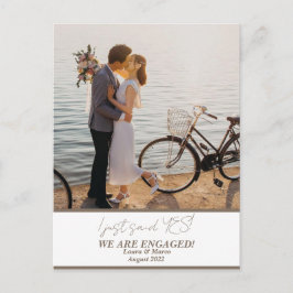 Postal De Anuncios Foto de pareja de compromiso moderna y trendy