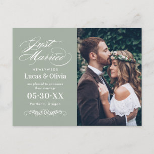 Postal De Anuncios Foto de recién casados en tono sage atemporal