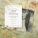 Postal De Anuncios Foto del 50° aniversario de Golden Hearts Save the<br><div class="desc">Diseñado para coordinar con nuestra colección Confetti de 50 Aniversario de los corazones de amor dorados. Personalice con su especial aniversario de oro de cincuenta años,  guarde la información de fecha en la tipografía de la moda y su foto boda al revés. Diseñado por Thisisnotme©</div>