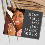 Postal De Anuncios Funny presupuesto moderno de Boda de fotografía sa<br><div class="desc">Esto salva las postales de citas son para la pareja que adora la diversión y que no puede esperar a celebrar con su familia y amigos. Diseño de texto gris con tu foto que dice: Booze, comida y movimientos de baile malo. Personalizar la parte posterior de la postal con los...</div>