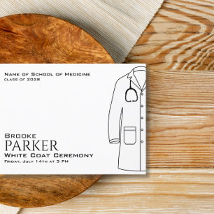 Postal De Anuncios Graduación de la Ceremonia Moderna del Abrigo Blan