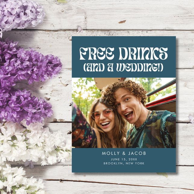 Postal De Anuncios Groovy Retro Bebidas Gratis Boda Guardar la Fecha (Groovy Retro Free Drinks Wedding Save the Date Announcement Postcard)