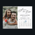 Postal De Anuncios Guardar fecha de foto con escritura moderna minima<br><div class="desc">Tarjeta postal de anuncio de "Save the Date" minimalista con calendario personalizado y una hermosa foto. Haz saber a tu familia,  amigos y colegas que has fijado la fecha para tu celebración de boda con esta elegante tarjeta.</div>