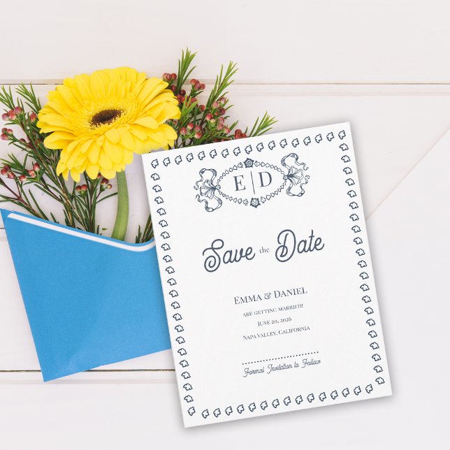 Postal De Anuncios Guardar la Fecha de Boda con Crest Monograma Azul  (Navy Blue Crest Save the Date Card | Elegant Monogram Formal Wedding Announcement with Solid Back)