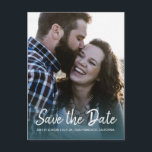 Postal De Anuncios Guión elegante Guardar la foto del compromiso de f<br><div class="desc">Esta moda permite guardar la postal de fecha con un guión elegante y una tipografía moderna. La foto se desvanece en un fondo esmeralda profundo. Usted puede fácilmente personalizar esto guardar la tarjeta de fecha con sus próximos detalles del boda y su foto de compromiso. Si necesita ayuda o elementos...</div>