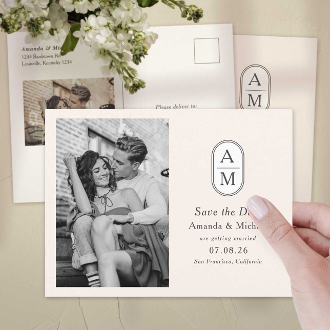 Postal De Anuncios Iniciales modernas simples beige, fotos para guard (Subido por el creador)
