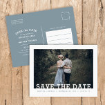 Postal De Anuncios La fotografía de la tipografía moderna: Guardar la<br><div class="desc">Boda impresa de un personalizado asequible Guardar las postales de fecha con una plantilla fácil de usar y fuentes y colores completamente editables. Este diseño minimalista fresco presenta una simple superposición fotográfica con fuentes serif de bloques modernos. Personalízalo con los detalles de su boda y la foto de compromiso con...</div>