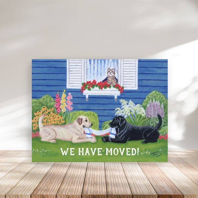 Postal De Anuncios Labradores en la nueva dirección del jardín (Labrador in the Garden Design New Address Announcement Postcard for Labrador Owners.)