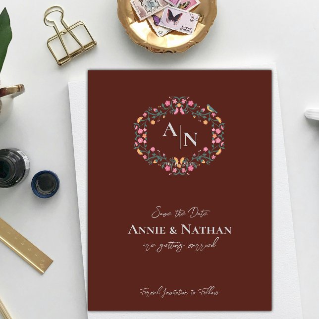 Postal De Anuncios Marco de boda con diseño floral intrincado y monog (Monogram Red Intricate Floral Design Frame Wedding Announcement Postcard)