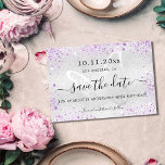 Postal De Anuncios Mariposa violeta de plata de cumpleaños salva la f<br><div class="desc">Una chica y de moda Guardar la tarjeta de fecha para una fiesta de cumpleaños número 40 (o cualquier edad). Un fondo moderno de imitación plateada decorado con chispas purpurinas falsas violetas y de color lavanda. Personalice y agregue una fecha y nombre/edad 40. El texto: Save the Date se escribe...</div>