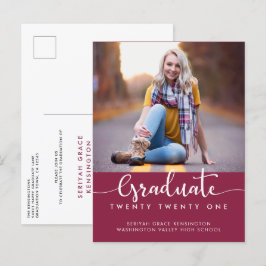 Postal De Anuncios Moderno Elegante Script de Graduación en Burgundy 