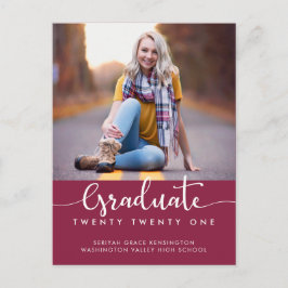 Postal De Anuncios Moderno Elegante Script de Graduación en Burgundy 