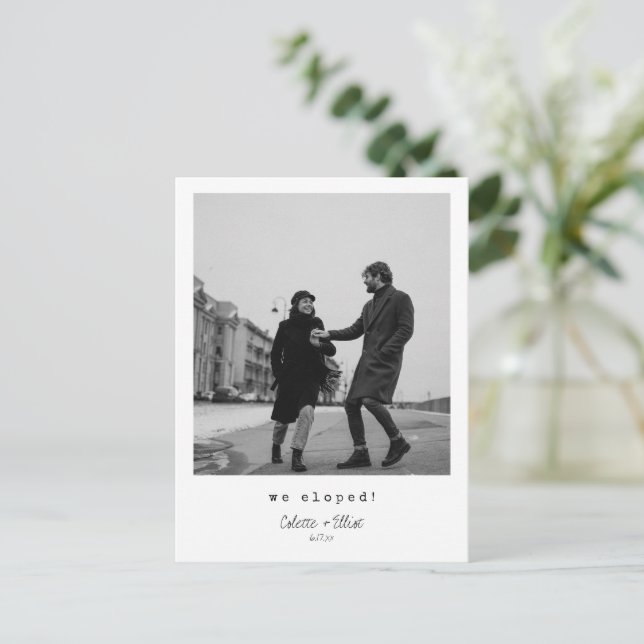 Postal De Anuncios Nos Fugamos Moderno Mensaje Mínimo Script Foto (Anverso de pie)