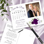 Postal De Anuncios Plum Purple Rosas Foto y calendario Guardar la fec<br><div class="desc">La postal Save the Date de esta boda rústica presenta un elegante diseño floral de acuarela con un ramo de hermosos rosas pintados a mano y flores en tonos polvorientos morados, lavanda y ciruela. El lado izquierdo de la tarjeta tiene un calendario de personalizables con un corazón alrededor de la...</div>