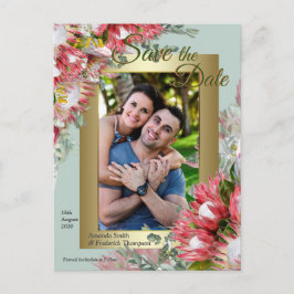 Postal De Anuncios Proteas Fucsia con Verde y Dorado Save the Date