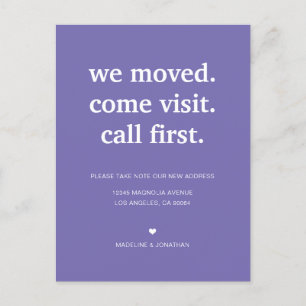 Postal De Anuncios Púrpura Minimalista moderno que nos hemos mudado