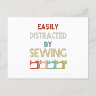 Postal De Anuncios Regalo de costura   Distrado Esencialmente Por Cos