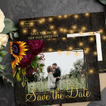 Postal De Anuncios Rosas de girasoles cultivan madera para salvar al<br><div class="desc">girasoles dorados amarillos, rosas de marrones y cuerdas de luces de manchas en una elegante foto de madera oscura marrón salvan la postal de la boda de dátiles. Fácil de personalizar con sus nombres y texto! Adecuado para verano floral o otoño / jardín patio trasero rústico de campo o bodas...</div>