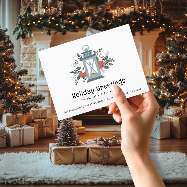 Postal De Anuncios Saludos de Navidad con Farol Felicitaciones en su  (Christmas Lantern Holiday Greetings from Our New Home Moving Announcement Postcard)
