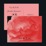 Postal De Anuncios Salve la fecha Fiesta de cumpleaños 90, Coral Rose<br><div class="desc">Pétalos de rosa coral profunda sobre un fondo negro decoran este hermoso y elegante anuncio de tarjeta postal "Salve la fecha". El reverso de esta invitación tiene letras negras sobre un fondo coral. ¡Muy elegante! Por defecto es para la fiesta de cumpleaños número 90, pero puede cambiar fácilmente el nombre,...</div>