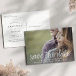 Postal De Anuncios Script manuscrito | Foto Guardar la fecha<br><div class="desc">Una tarjeta postal moderna para guardar la fecha diseñada para acomodar tu foto de compromiso horizontal o horizontal favorita orientada a todo el paisaje. "Guardar la fecha" aparece cerca de la parte inferior de la foto con letras manuscritas blancas, con sus nombres, fecha de boda y ubicación del boda debajo....</div>