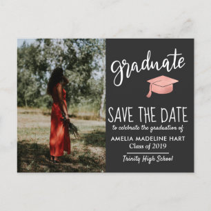 Postal De Anuncios Sombrero de graduado moderno Ahorra la fecha Foto