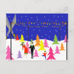 Postal de árbol de Navidad retro<br><div class="desc">Esta postal retro de la granja navideña presenta una familia moderna, minimalista y personalizado de mediados de siglo en busca del árbol perfecto para el recorte. El diseño muestra a mamá, papá y Junior en un colorido estilo de los años 60, un árbol de Navidad que parece pertenecer a un...</div>