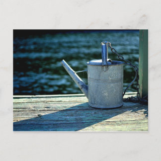 Postal de belleza inusual (lata de riego)