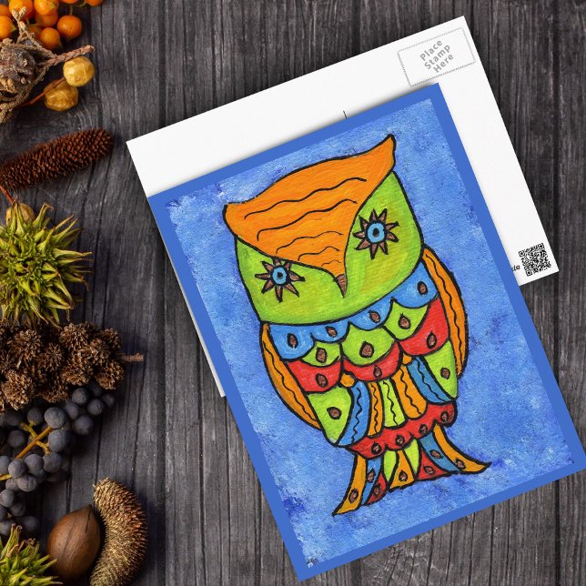Postal de búho abstracto colorida (Colourful fantasy owl star blue eyes green orange head on shades of blue with border postcard.)
