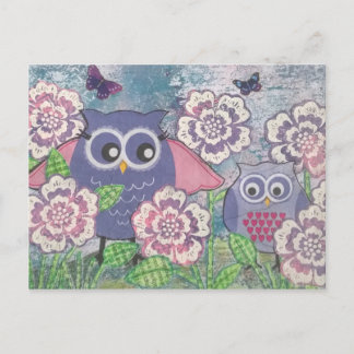 Postal de búhos entre flores