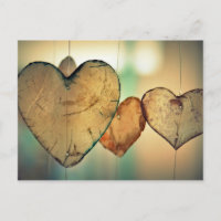 Postal de corazones de madera