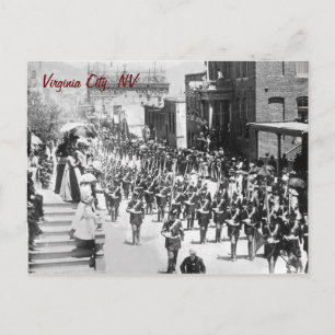 Postal de época del desfile de Virginia City