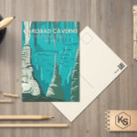 Postal de época del Parque Nacional Carlsbad Caver<br><div class="desc">Carlsbad Caverns diseño de ilustraciones vectoriales. El parque cuenta con más de 100 cuevas. Stalactitas aferradas al tejado del Big Room,  una enorme cámara subterránea en la cueva.</div>
