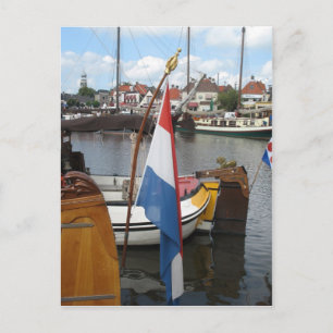 Postal de Fryslan, bandera holandesa, barcos y pue