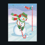 Postal de golf para Navidades de Snowman Candy Can<br><div class="desc">Un muñeco de nieve de golf se está poniendo un verde helado con un caramelo de caramelo en esta postal de vacaciones</div>