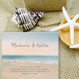 Postal de invitación a la boda en una playa de are