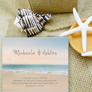 Postal de invitación a la boda en una playa de are