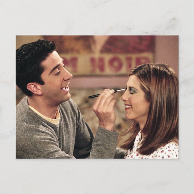 Postal De Invitación AMIGOS™ | Ross hace maquillaje a Rachel (Anverso)
