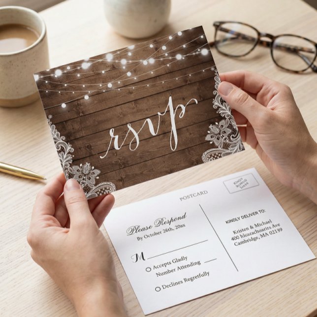 Postal De Invitación Barn Wood Twinkle Luces de la boda rústica RSVP (Subido por el creador)