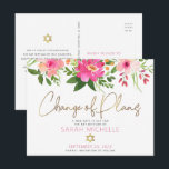 Postal De Invitación Bat Mitzvah color de agua rosa floral dorado guión<br><div class="desc">Asegúrate de que todos tus amigos y parientes puedan celebrar el hito de tu hija Bat Mitzvah, sin importar las actuales circunstancias imprevistas globales. Envíe esta moda, postal personalizada de invitación "Cambio de Planes". Una acuarela floral impresionante, rosa y melocotón, con una tipografía de Relieve metalizado dorado falsa y un...</div>