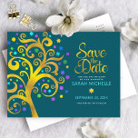 Postal De Invitación Bat Mitzvah salva el árbol de oro Verde azulado de<br><div class="desc">¡Asegúrate de que todos tus amigos y parientes puedan celebrar el hito de tu hija Bat Mitzvah! Envía este impresionante y gráfico árbol de Relieve metalizado dorado falso con la estrella brillante turquesa, verde azulada, morada y azul de David y las "hojas" de punto en un rico fondo azul verde...</div>