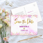 Postal De Invitación Bat Mitzvah salva la fecha de oro en color rosa<br><div class="desc">¡Asegúrate de que todos tus amigos y parientes puedan celebrar el hito de tu hija Bat Mitzvah! Envíe este impresionante, moderno, brillante Relieve metalizado de imitación dorada y puntos purpurinas y escritura tipográfica contra un fondo de color de agua rosa suave, postal personalizada de la invitación "Save the Date". Personalice...</div>