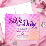 Postal De Invitación Bat Mitzvah Salve la fecha Naranja rosado retro Om<br><div class="desc">¡Asegúrate de que todos tus amigos y parientes puedan celebrar el hito de tu hija Bat Mitzvah! Envíe esta divertida y retro tarjeta postal de invitación personalizada "Save the Date". Tipografía divertida, moderna, audaz, rosa oscuro y rosa oscuro con la tipografía moderna sans serif sobre un fondo de naranja de...</div>